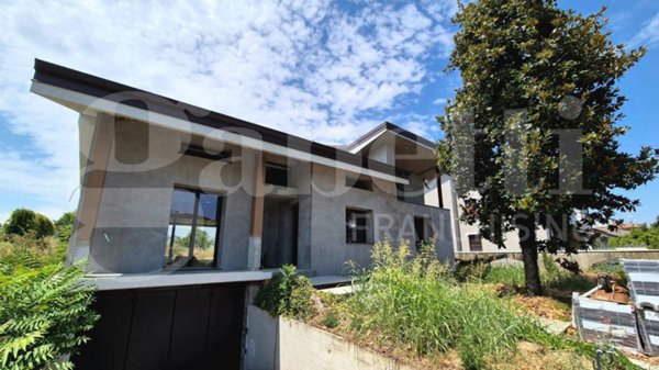 casa indipendente in vendita a Piacenza in zona Pittolo