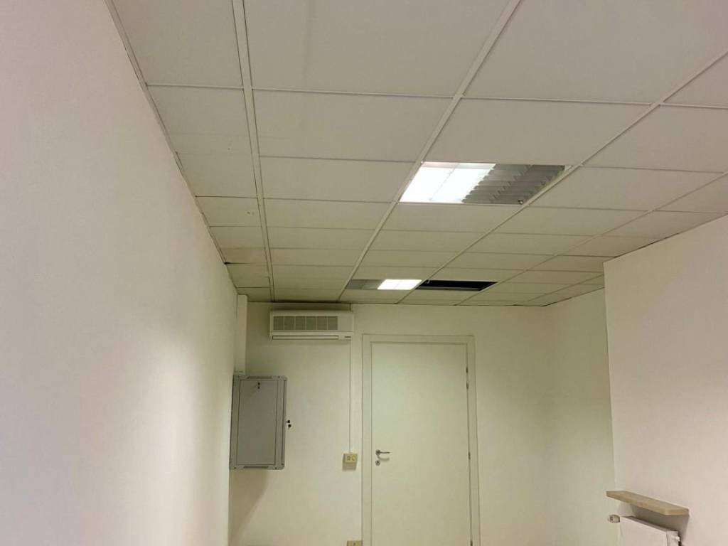 ufficio in vendita a Piacenza in zona Farnesiana