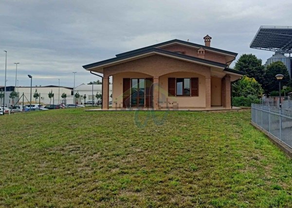 casa indipendente in vendita a Piacenza in zona Montale