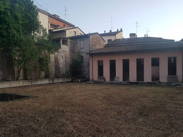 casa indipendente in vendita a Piacenza in zona Centro Storico
