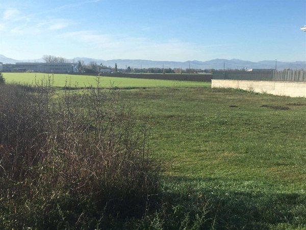 villa in vendita a Piacenza in zona Belvedere / Quartiere Duemila