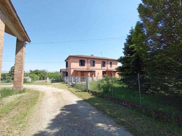 casa indipendente in vendita a Piacenza in zona Le Mose