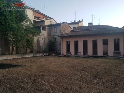 casa semindipendente in vendita a Piacenza