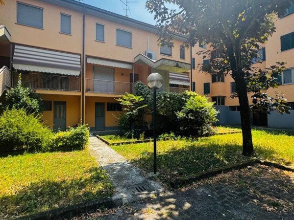 casa indipendente in vendita a Piacenza in zona Veggioletta