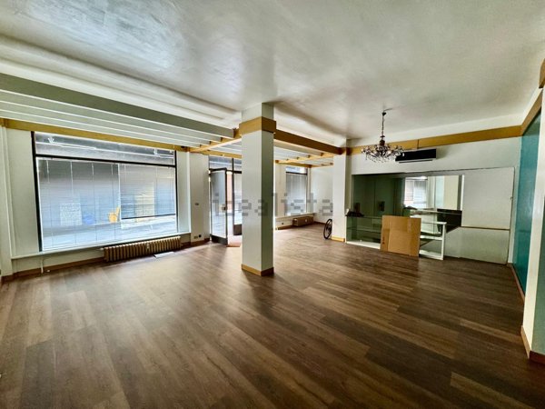 negozio in vendita a Piacenza in zona Centro Storico