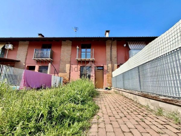 appartamento in vendita a Piacenza in zona Roncaglia / Fossadello