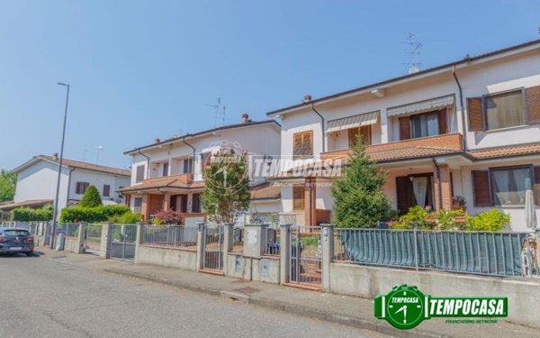 casa indipendente in vendita a Piacenza in zona Montale