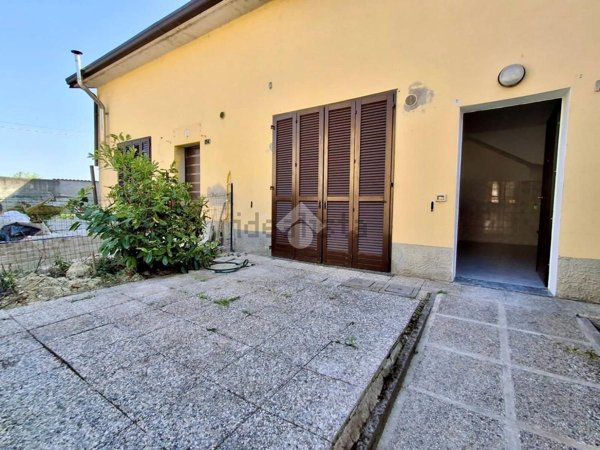 casa indipendente in vendita a Piacenza in zona Roncaglia / Fossadello