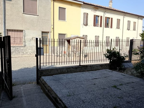 appartamento in vendita a Piacenza in zona Roncaglia / Fossadello