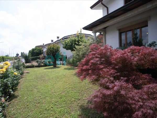 casa indipendente in vendita a Piacenza in zona Besurica