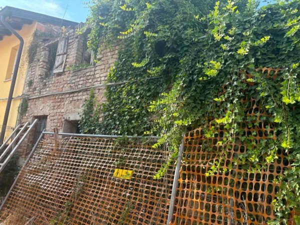 casale in vendita a Piacenza in zona Mortizza