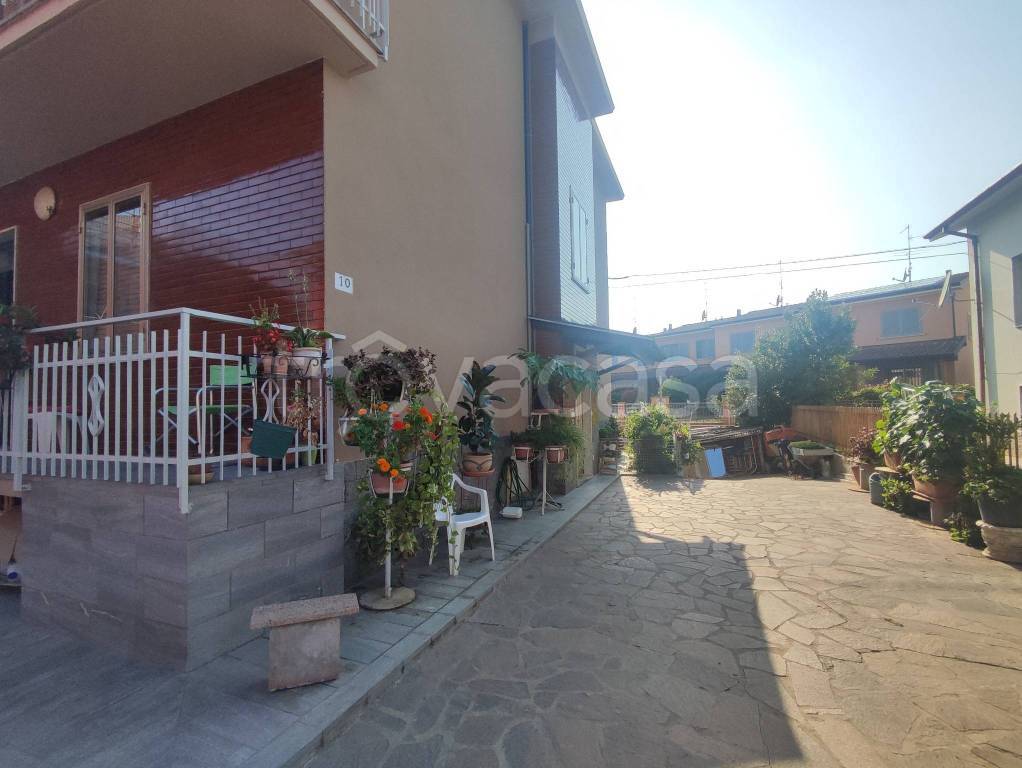 casa indipendente in vendita a Piacenza in zona Farnesiana