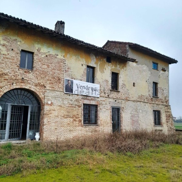 esavano in vendita a Piacenza in zona Roncaglia / Fossadello