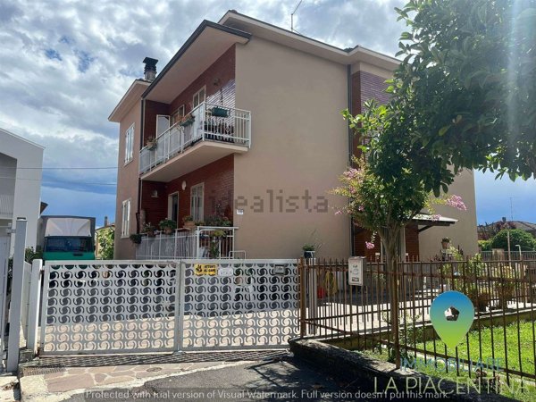 casa indipendente in vendita a Piacenza in zona Farnesiana