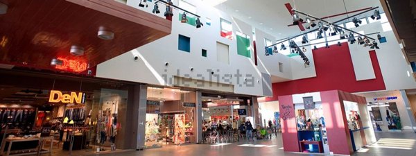negozio in vendita a Piacenza