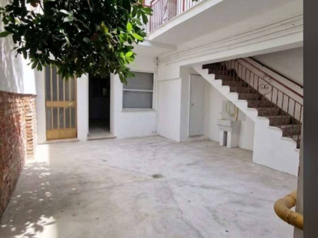 casa indipendente in vendita a Piacenza