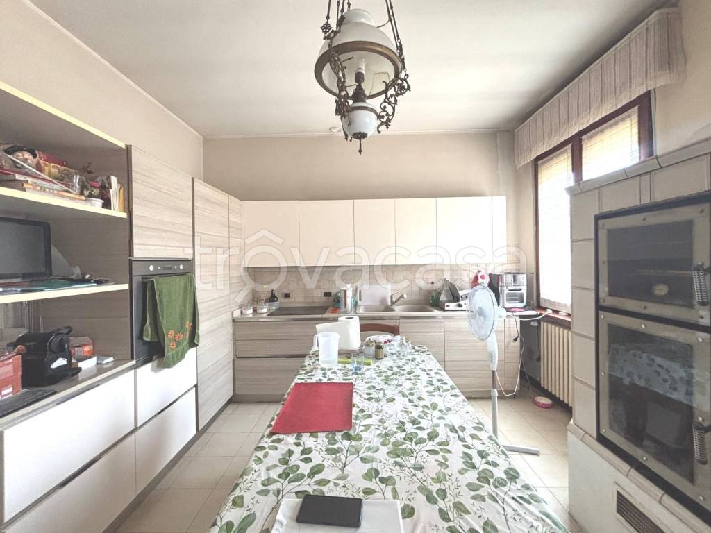 casa indipendente in vendita a Piacenza in zona Montale