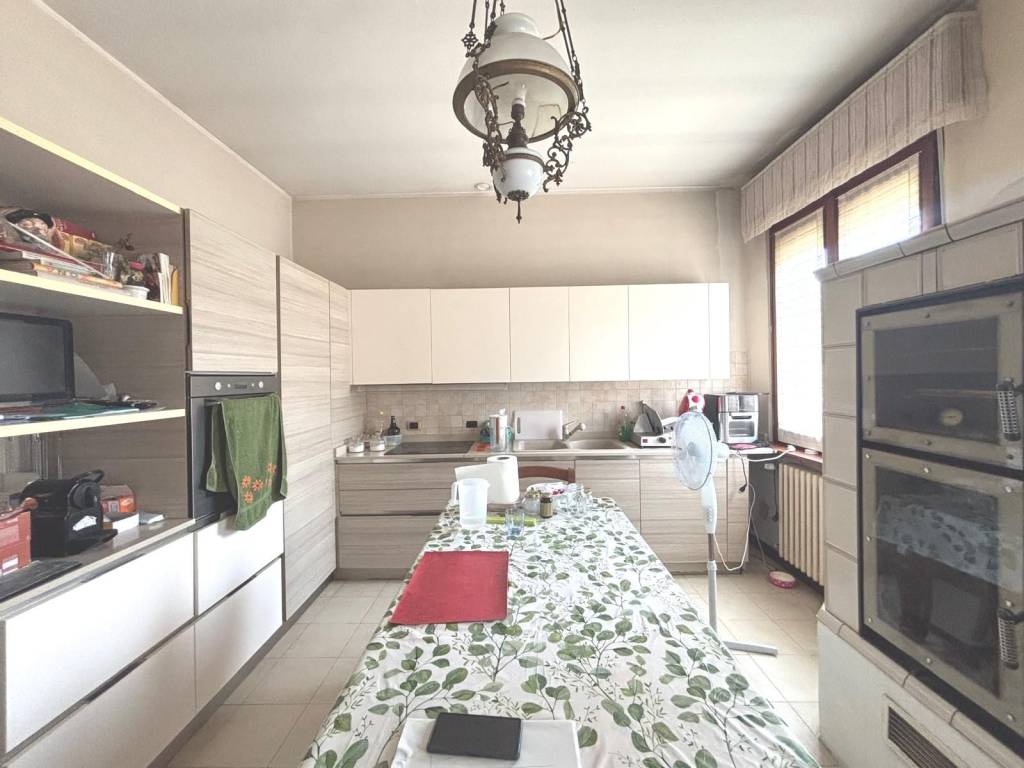 casa indipendente in vendita a Piacenza in zona Montale