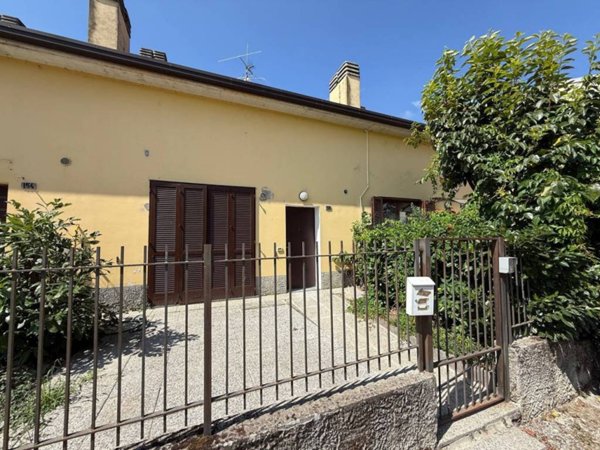 appartamento in vendita a Piacenza in zona Roncaglia / Fossadello