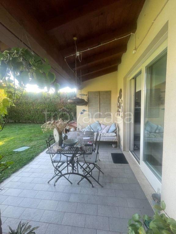 casa indipendente in vendita a Piacenza in zona Besurica