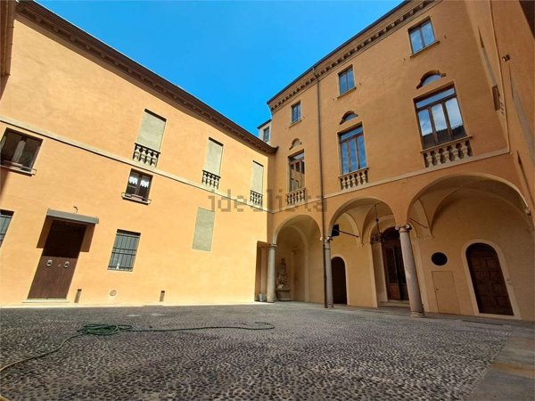appartamento in vendita a Piacenza in zona Centro Storico