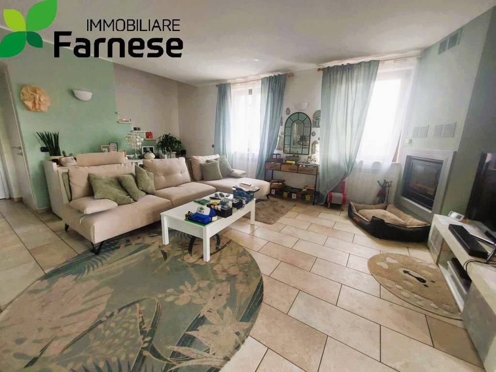 casa indipendente in vendita a Piacenza in zona Pittolo