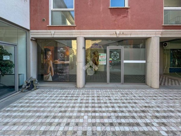 negozio in vendita a Piacenza