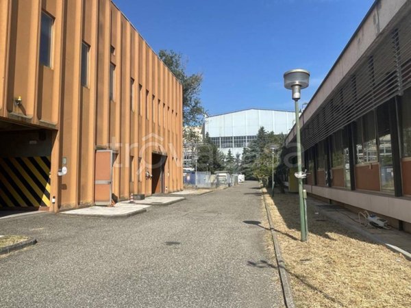 capannone in vendita a Piacenza in zona Mortizza