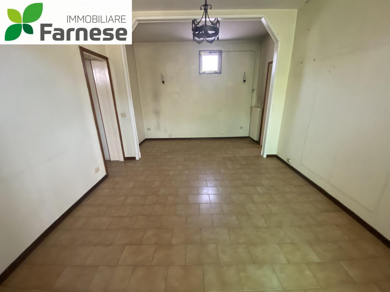 negozio in vendita a Piacenza in zona Caorsana