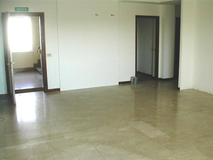 ufficio in vendita a Piacenza in zona Baia del Re