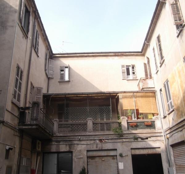 intera palazzina in vendita a Piacenza in zona Centro Storico