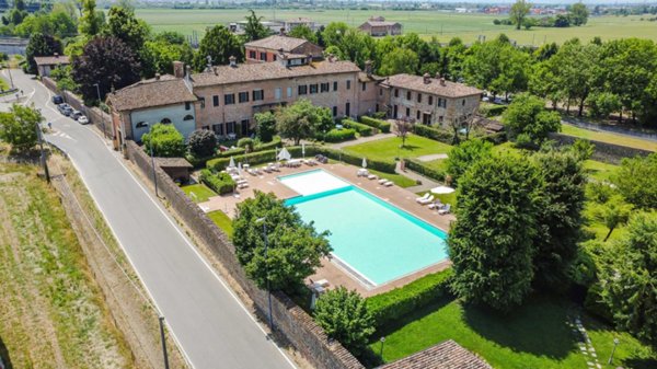 casa indipendente in vendita a Piacenza in zona Roncaglia / Fossadello