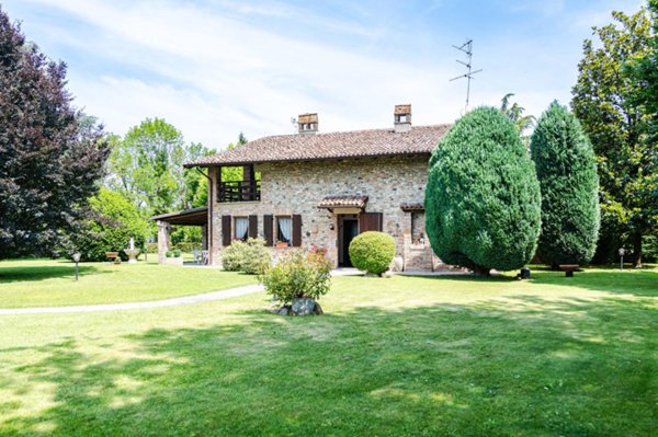 casa indipendente in vendita a Piacenza in zona Roncaglia / Fossadello