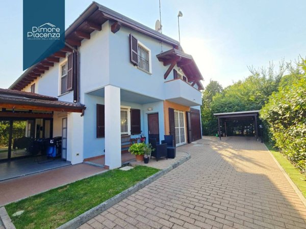 casa indipendente in vendita a Piacenza in zona Pittolo