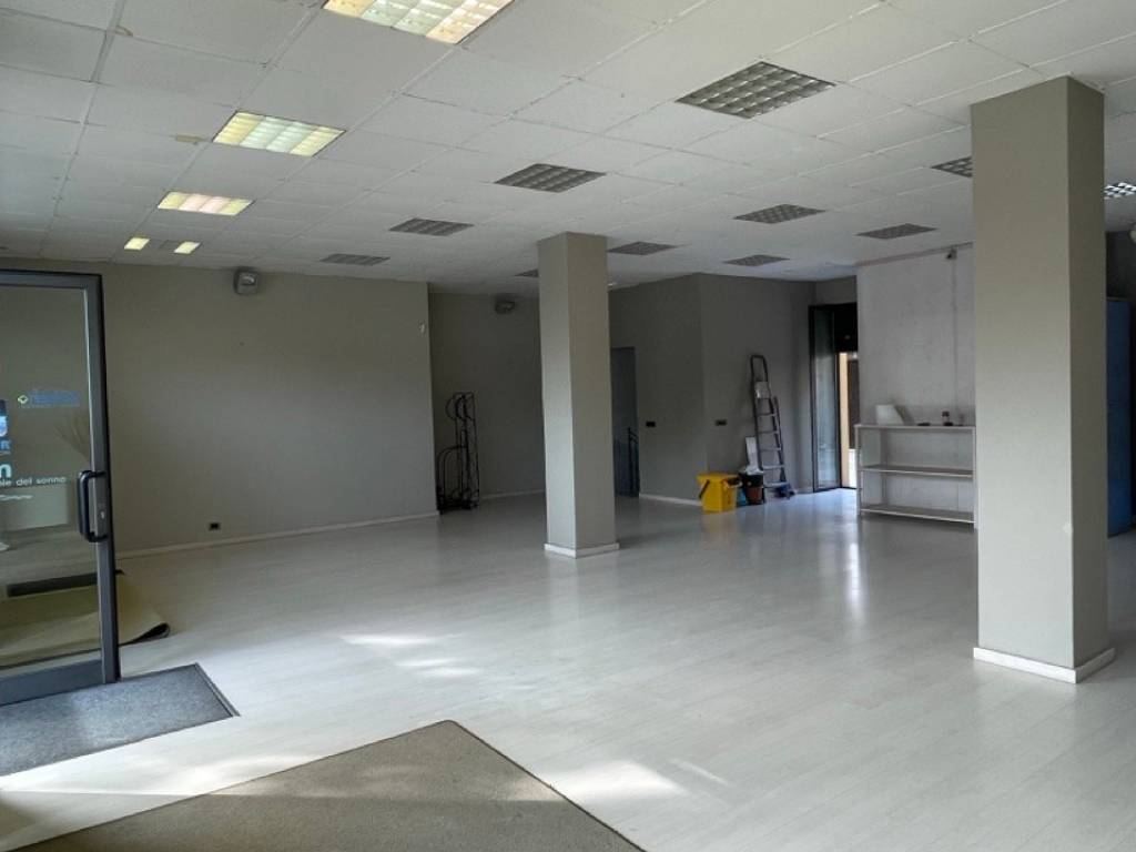 negozio in vendita a Piacenza in zona Centro Storico