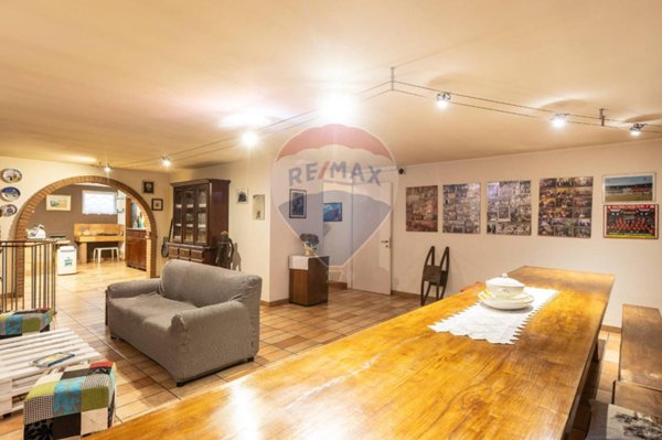 casa indipendente in vendita a Piacenza in zona Infrangibile