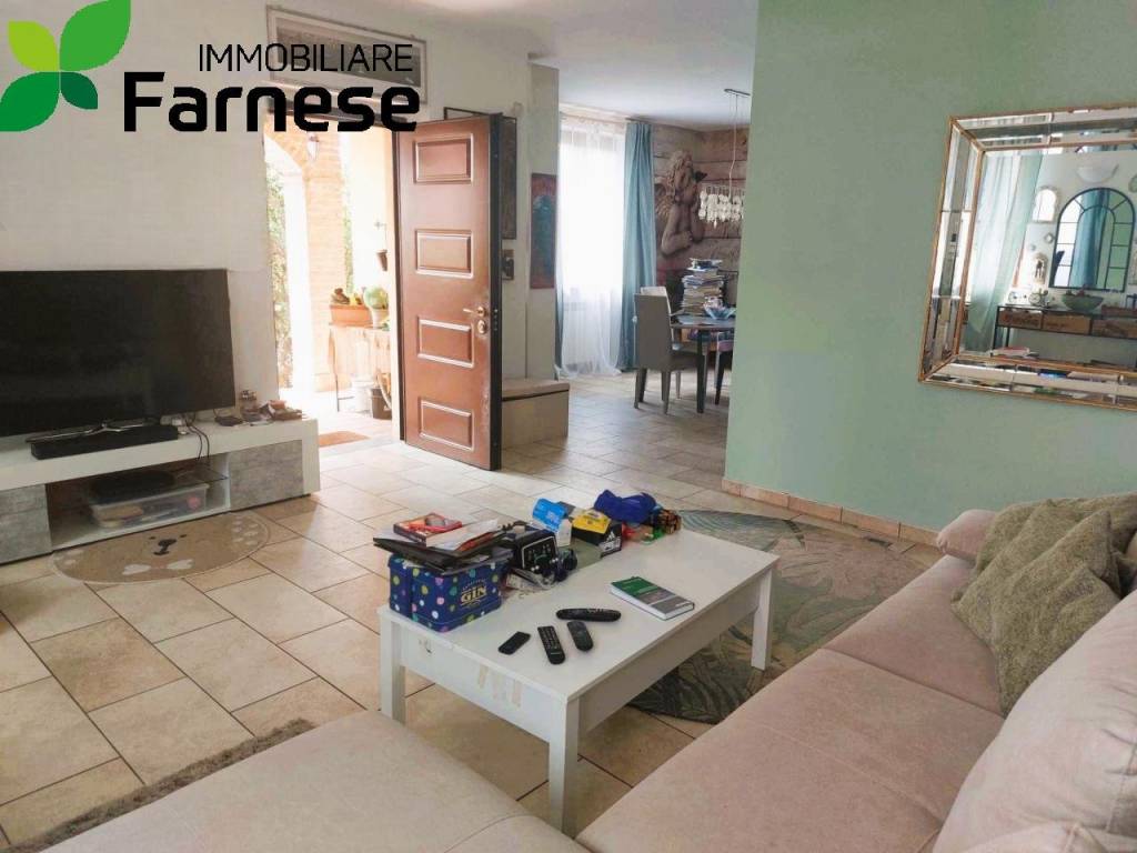 casa indipendente in vendita a Piacenza in zona Pittolo