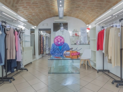 negozio in vendita a Piacenza in zona Centro Storico