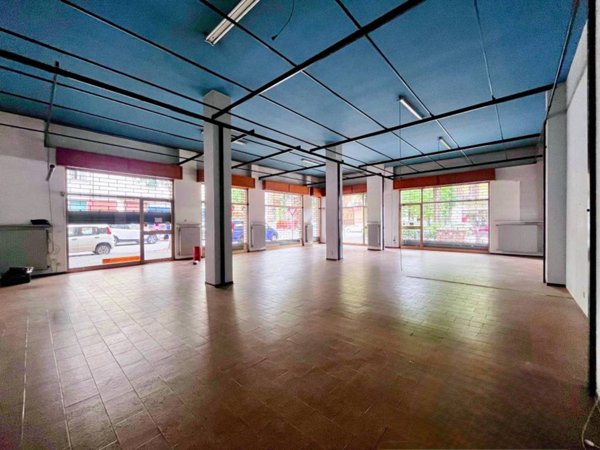 negozio in vendita a Piacenza in zona Boselli