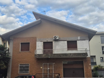 casa indipendente in vendita a Piacenza in zona Belvedere / Quartiere Duemila