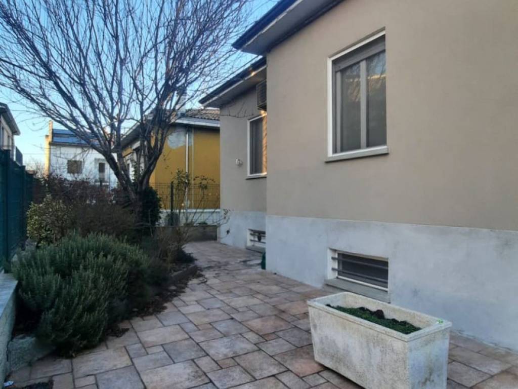 casa indipendente in vendita a Piacenza in zona Baia del Re