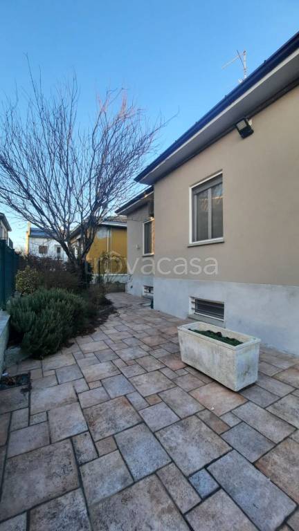 casa indipendente in vendita a Piacenza in zona Farnesiana