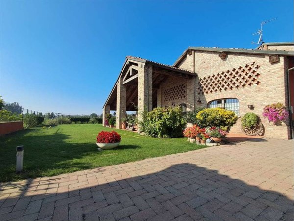 casa indipendente in vendita a Piacenza in zona Borgotrebbia