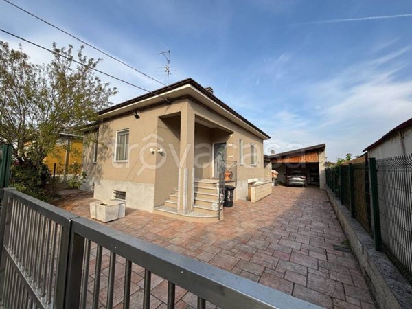 casa indipendente in vendita a Piacenza in zona Mucinasso