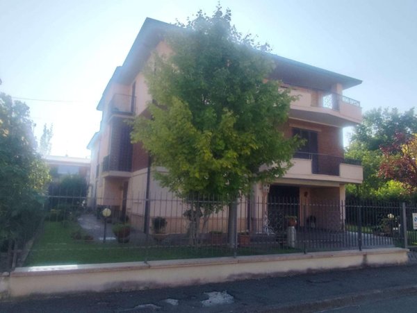 casa indipendente in vendita a Piacenza in zona Stadio