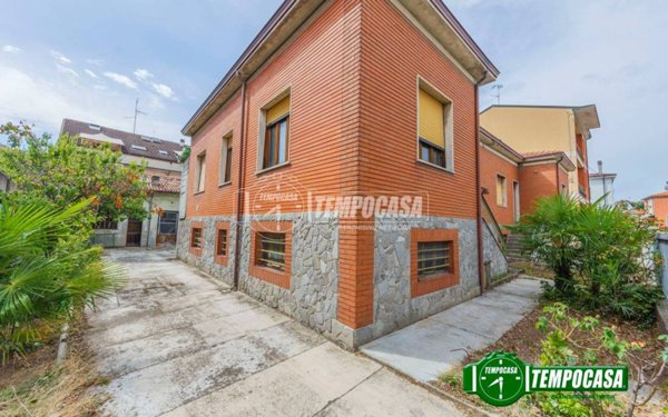 casa indipendente in vendita a Piacenza in zona Stadio