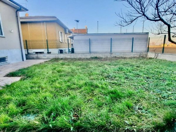 casa indipendente in vendita a Piacenza in zona Mucinasso