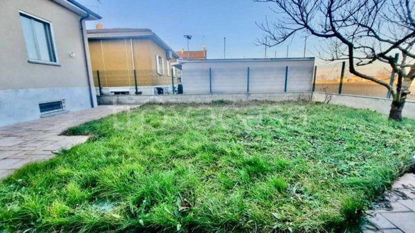casa indipendente in vendita a Piacenza in zona Mucinasso