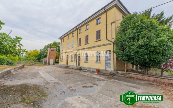 negozio in vendita a Piacenza in zona Borghetto