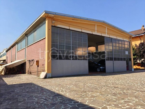 locale commerciale in vendita a Piacenza in zona Veggioletta